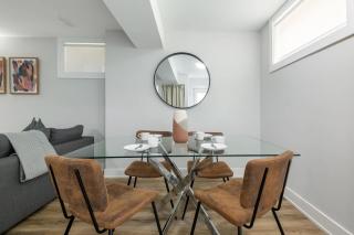 Urban Chic Getaway in Lansdowne Comfort N Style - 7