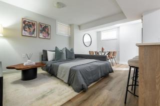 Urban Chic Getaway in Lansdowne Comfort N Style - 1