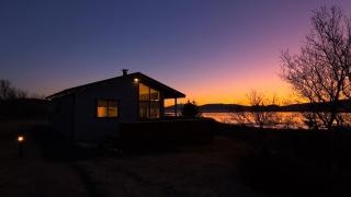 Hvalfjarðarsveit Cottage with lake and fjord views - 5