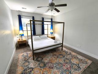 The Capital Cottage New Home Near USC & Bases - 9