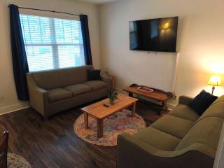The Capital Cottage New Home Near USC & Bases - 6