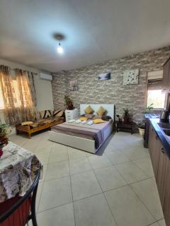 Villa Xhelalit large ensuite rooms - 8
