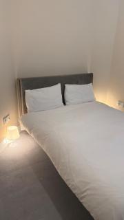 Charming Victorian 2BR with Private Garden - 9