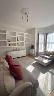 Charming Victorian 2BR with Private Garden - 8