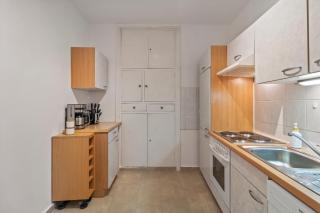 Spacious 3-BR, Near City Center and Metro U4 - 5