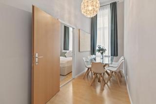 Spacious 3-BR, Near City Center and Metro U4 - 4