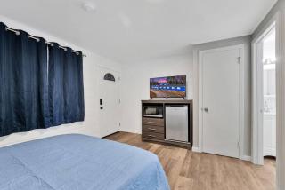 Room #2 - Two Queen Beds - Double Room - 6