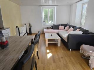 Stylish Apartment with Stunning Lake Views - 0