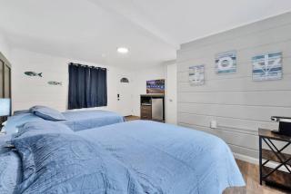 Room #3 - Two Queen Beds - 9