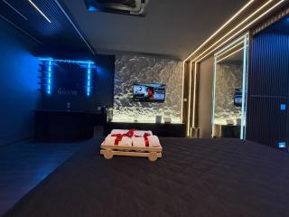 Lunar Luxe Suite in Element one - 7
