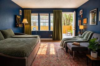 East Austin Gem, Cowboy Pool, Yard Games, Golf Put - 5