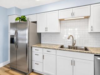 Lake Hamilton 2BR/2BA - Balcony & Lake Access - 4