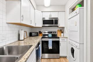 Lake Hamilton 2BR/2BA - Balcony & Lake Access - 3