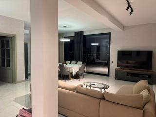Villa with Pool, City Views & Ping Pong 4 BR - 9