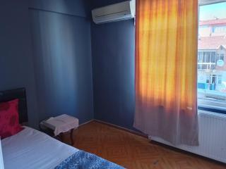 4-Bedroom Apartment with River View, Garden, and 24 7 Self Check-in - 5