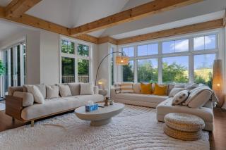 Muskoka Luxe Hideaway with Scenic Views and BBQ - 0
