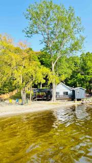 Private Beach Waterfront Cottage - 0