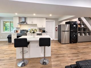 Luxurious 1-Bedroom, 1-Bathroom Suite Near Fairview Mall & Waterloo Airport no Pet allowed - Kitchener - 8