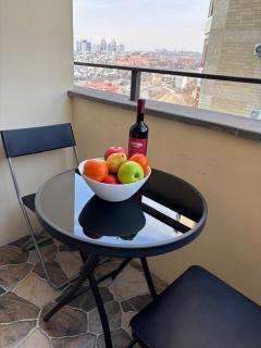 Balcony Apt Republic Sq Walk Fast Wi-Fi - 5