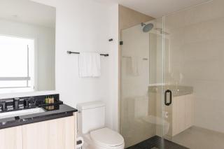 Modern 2BR Miami - Rooftop Pool - Near Bayfront - 3