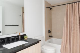 Modern 2BR Miami - Rooftop Pool - Near Bayfront - 4
