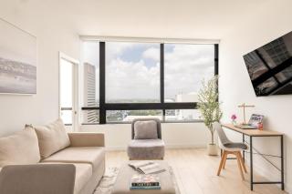 Modern 2BR Miami - Rooftop Pool - Near Bayfront - 0