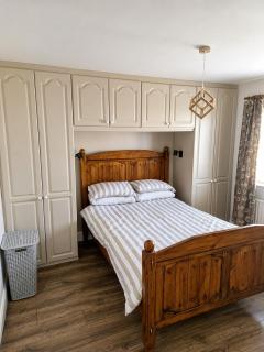 Entire Home with Private Garden & Parking in Kells - 2