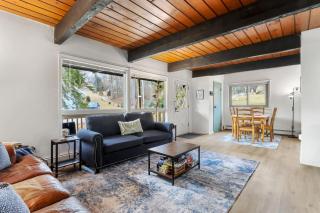 Lake Geneva House w/ Ultimate Game Room, Sleeps 16 - 8