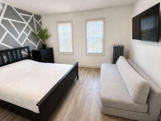3bdrm Apt next to Airport-Downtown 7 min drive - 8