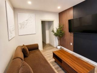 3bdrm Apt next to Airport-Downtown 7 min drive - 6