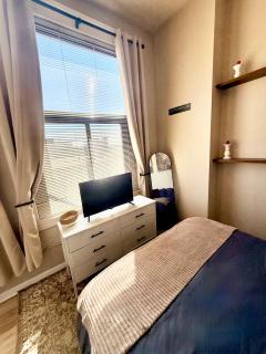Modern Downtown Loft, Gym, Sauna, WIFI, Walkable - 4