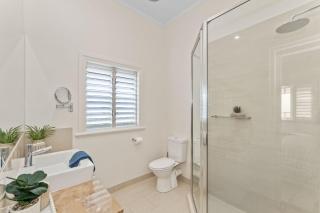 Coastal Corner | Luxury Queenslander on The Strand - 6