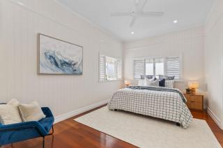 Coastal Corner | Luxury Queenslander on The Strand - 3