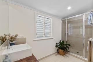 Coastal Corner | Luxury Queenslander on The Strand - 2