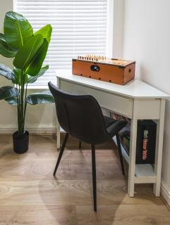 Molineux House - Sleeps 10 - Free Parking - 4
