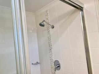 Spectacular Nightlights in this 3Bed 2Bath Apartme - 6