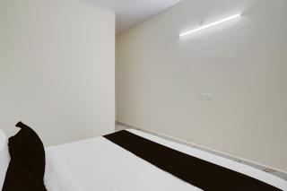 SPOT ON Hotel Royal Inn Babupet Railroad Station - 4