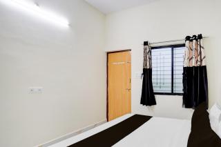 SPOT ON Hotel Royal Inn Babupet Railroad Station - 3
