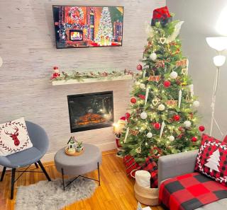 Stunning Riverside Retreat Escape to Niagara - 3