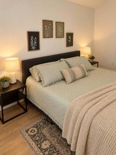 The Laredo - A Modern 4 BR house near Bentonville - 2