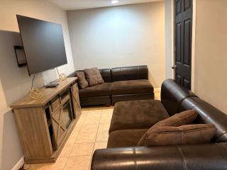 Lower level 1BR Guest Suite wparking near BWI - 1