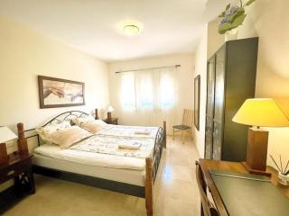 Spacious 3-Bedroom Apartment with Padel and Free Parking - 5