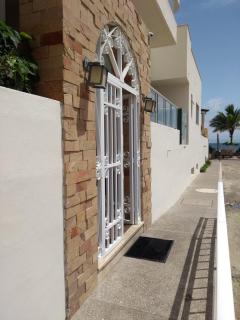 Studio Steps from the Beach plus Parking - 9