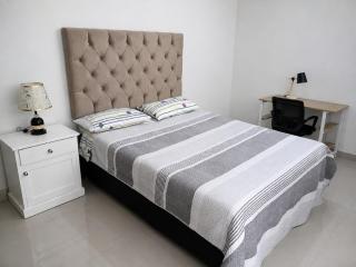 Studio apartment 2 blocks from the Plaza - 2