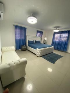 Bristol Home in Naime 3 - 7