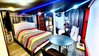 Luxury KIA Red Room A1 - 0