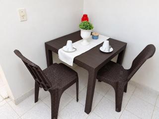 Centrally-located mini apartment with private entrance - 4