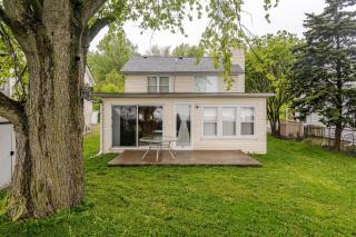 Peaceful Lakefront Living Breathtaking 3-BR Home - 7