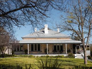 Hope House - 1900 Stone Villa - 9