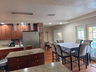 Modern 4BR Pool & Spa Oasis - 4